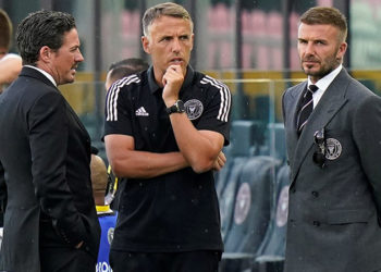 10 futbolcuyu kovdu, oğlunu A takıma aldı