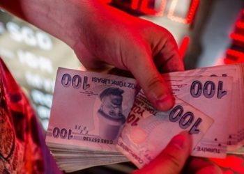 100 AKP’liden 61’ine göre ekonomi kötü yönetiliyor