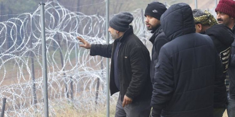 Belarus’a 2 savaş uçağı gönderen Rusya göçmen krizinde AB’yi suçladı