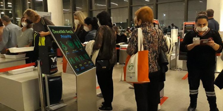 AB’den yeni seyahat kuralları: Schengen bölgesine girmek için 3. doz aşı ve negatif PCR testi şartı