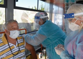 Koronavirüse karşı 2 doz aşı yeterli mi? 3. doz ya da hatırlatma dozu için kim ne tavsiye ediyor?