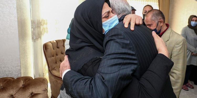 Kemal Kılıçdaroğlu, Başak Cengiz’in ailesine başsağlığı ziyaretinde bulundu