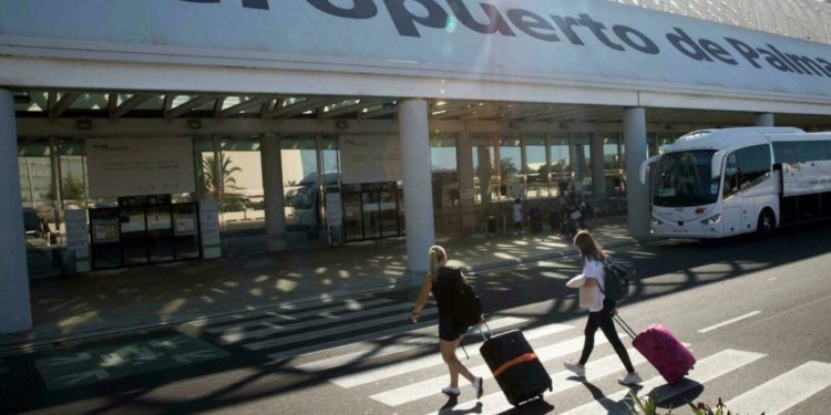 Kazablanka- İstanbul seferini yapan uçak İspanya’ya acil iniş yaptı: 12 yolcu kayıp