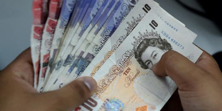 İngiltere’de asgari ücret yüzde 6,6 zamla saat başına 9,50 sterline yükseltilecek