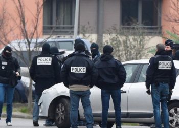 Fransa’da aşırı sağcı 4 kişi aşı merkezlerine saldırı hazırlığı içinde olmak suçlamasıyla tutuklandı