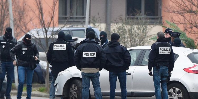 Fransa’da aşırı sağcı 4 kişi aşı merkezlerine saldırı hazırlığı içinde olmak suçlamasıyla tutuklandı