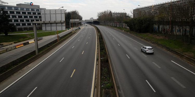 AB’de azami sürat sınırını aşan otomobiller otomatik olarak yavaşlatılacak