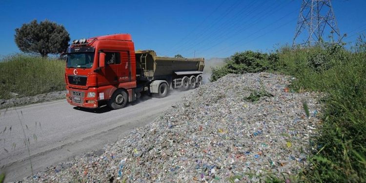 Avrupa’da ‘plastik atık’ adı altında insan kaçakçılığı, uyuşturucu ticareti ve seks köleliği