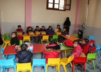 Suriye’de Türkiye’nin kontrolündeki bölgede dağıtılan Hz. Muhammed’i resmeden ders kitabına protesto