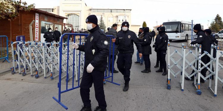 Cezaevleri yönetmeliğinden ‘çıplak arama’ çıkartıldı onun yerine ‘detaylı arama’ getirildi