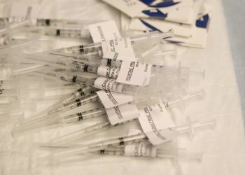 Pfizer’ın Covid-19 aşısının test fazında ihmal iddiası: Aşının etkinliği olumsuz etkilenir mi?