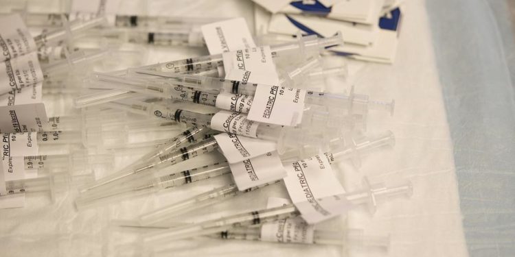 Pfizer’ın Covid-19 aşısının test fazında ihmal iddiası: Aşının etkinliği olumsuz etkilenir mi?