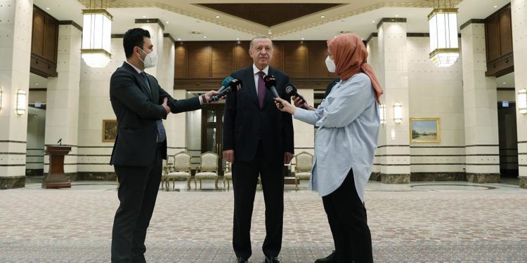 Erdoğan: Doğal gaz çıktığında sadece devlet değil vatandaşın da kasasına girecek