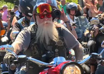 Prag sokaklarından 4 bin Harley Davidson motosikletli geçti