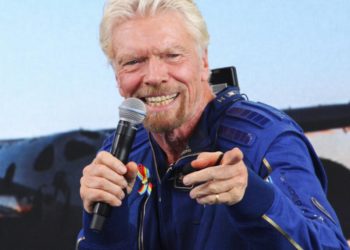 Virgin Galactic uzay seferleri için tek kişilik bilet fiyatını 450 bin dolar olarak belirledi
