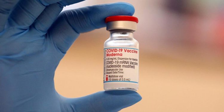 Moderna, Omicron varyantı için ‘takviye doz’ aşı geliştirecek