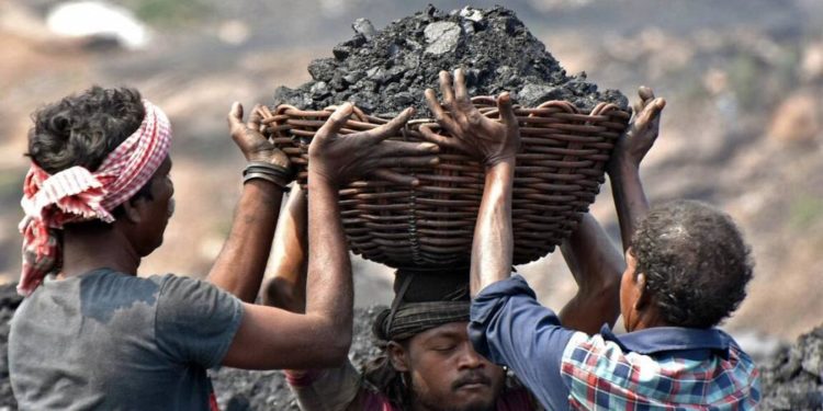 Dünyanın en büyük hava kirleticilerinden Hindistan neden kömüre bu kadar bağımlı?