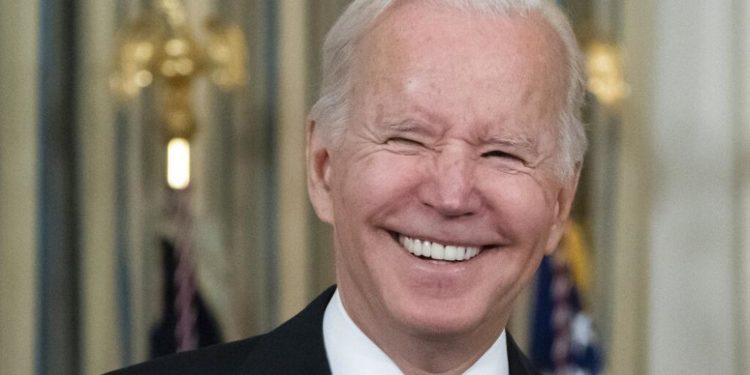 Türkiye’nin çağrılmadığı Demokrasi Zirvesi’nin davetli listesi tartışmalara yol açtı