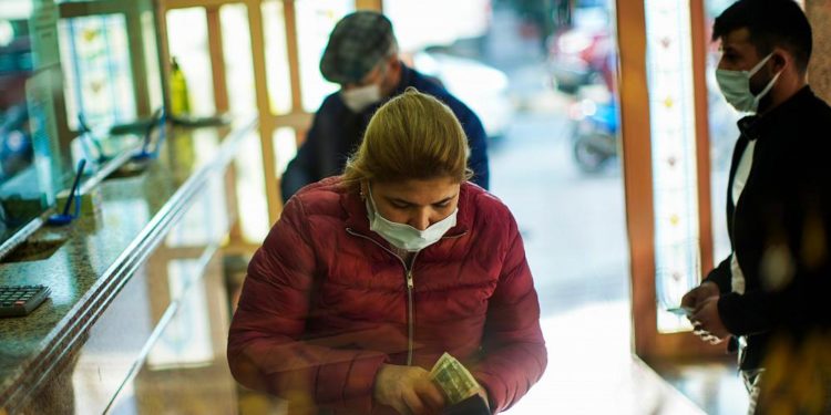 Yabancı ekonomistler Türk Lirası’ndaki değer kaybı için ne diyor?