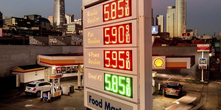 ABD, acil durum rezervinden 50 milyon varil petrolü kullanıma sunacak