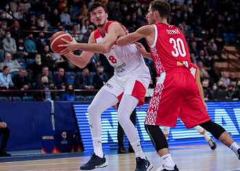 12 Dev Adam yenilgiyle başladı