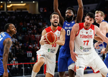 12 Dev Adam'dan Dünya Kupası yolunda ilk galibiyet