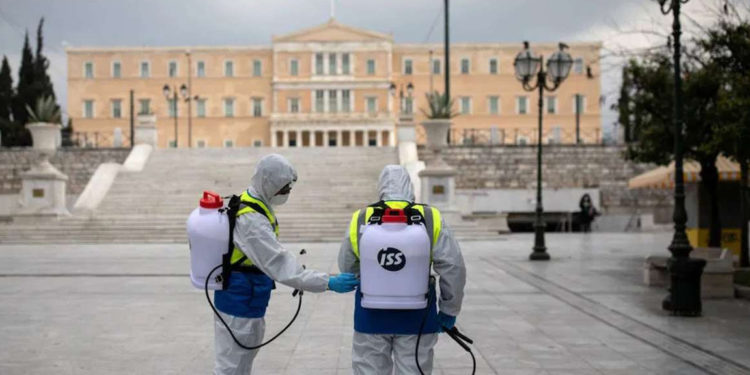Yunanistan'da günlük Covid-19 vaka sayısı, en yüksek seviyeye ulaştı