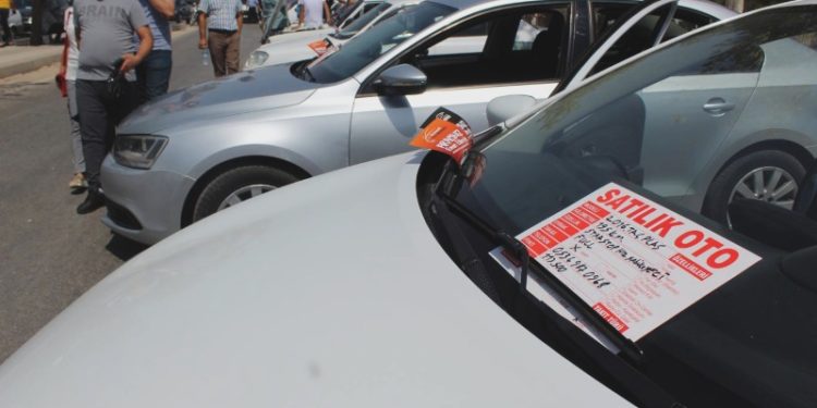 2. el araç fiyatları uçtu: Golf’e 900 Bin TL, 1 yaşında Clio’ya 500 Bin TL