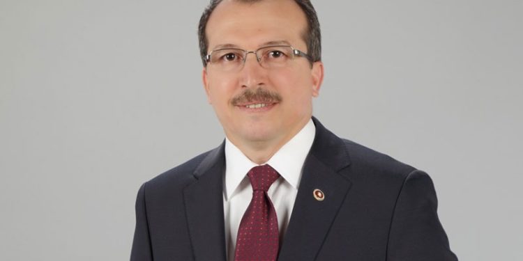 25 bin lira maaş alan AKP'li Aydemir: Soğan ekmek yiyeceğiz aylarca ama taviz vermeyeceğiz