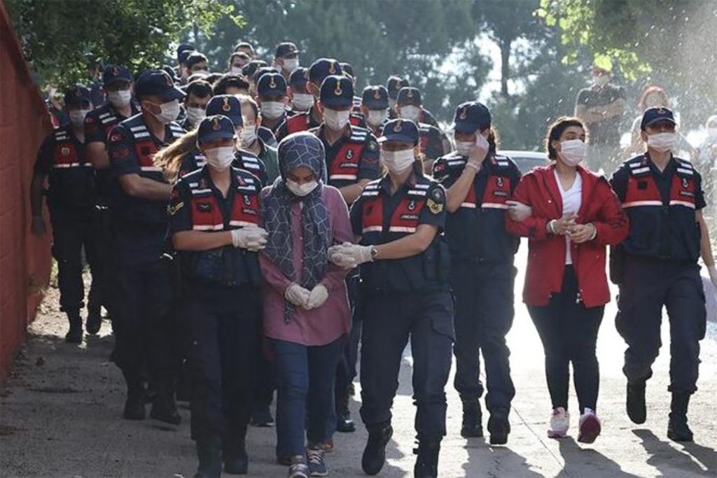 #25Kasım: Kadınlar için bir fail daha var; adı erkek-devlet şiddeti