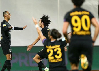 38 yaşındaki Umut Bulut, Eyüpspor'u sırtlıyor