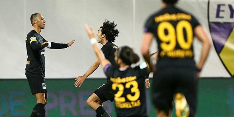 38 yaşındaki Umut Bulut, Eyüpspor'u sırtlıyor