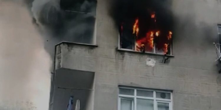 5 yaşındaki çocuk çakmakla oynarken evi yaktı