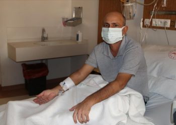 50 gündür Covid-19  tedavisi gören hasta: Aşı olsaydım şu anki durumu yaşamazdım