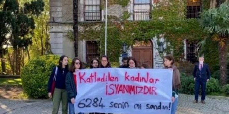 6284 'kadın cinayetleri' eylemiyle protesto edildi, 3 Boğaziçili gözaltına alındı
