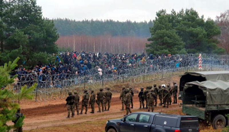 AB, Belarus-Polonya sınırındaki mülteci krizi için olağanüstü toplandı