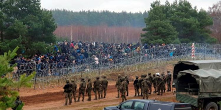 AB, Belarus-Polonya sınırındaki mülteci krizi için olağanüstü toplandı