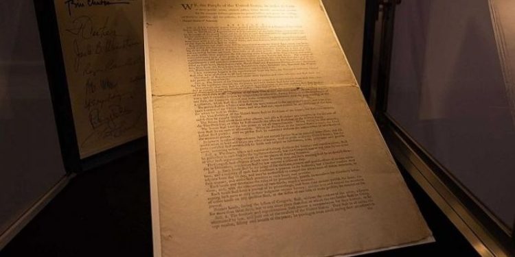 ABD anayasasının orijinal kopyası 43 milyon dolara alıcı buldu