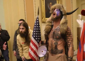 ABD'de Kongre baskınına katılan "QAnon Şamanı" 41 ay hapis cezasına çarptırıldı