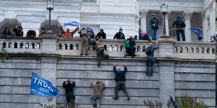 ABD'de Kongre baskınını soruşturan özel komite, 10 eski Beyaz Saray çalışanını ifadeye çağırdı