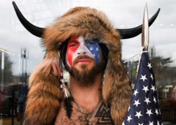 ABD'de Kongre baskınının başrolü 'QAnon Şamanı' 41 ay hapis cezası aldı