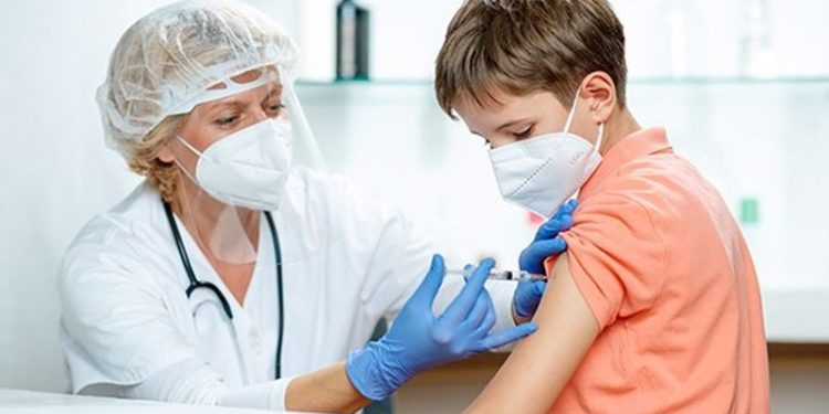 ABD'de Moderna'nın Covid-19 aşısının 12-17 yaş grubunda kullanımı ertelendi