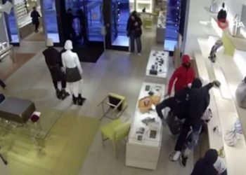 ABD’de Louis Vuitton mağazasında gündüz vakti 100 bin dolarlık soygun