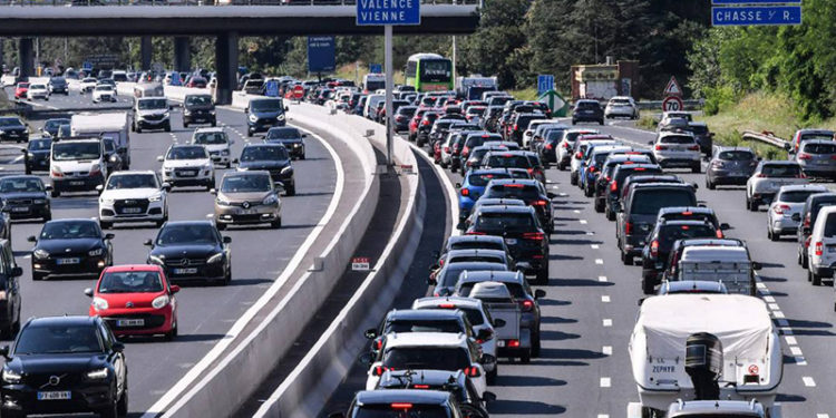 AB'de azami sürat sınırını aşan otomobillerin hızı otomatik olarak yavaşlatılacak