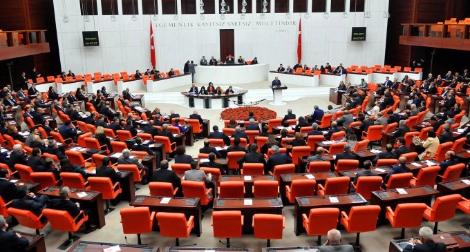 AKP-CHP arasında ‘Tank Palet Fabrikası' tartışması