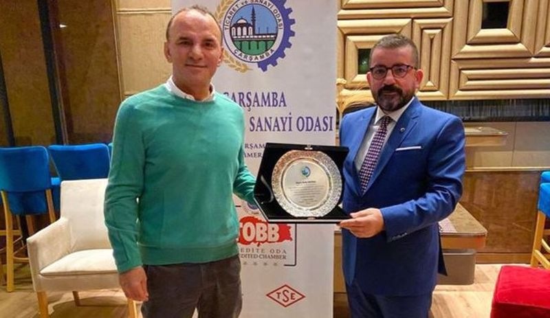 AKP kurucusu, müebbet hapis alan firari isimle görüşüp plaket verdi: Başarılarının devamını dilerim