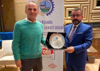 AKP kurucusu, müebbet hapis alan firari isimle görüşüp plaket verdi: Başarılarının devamını dilerim