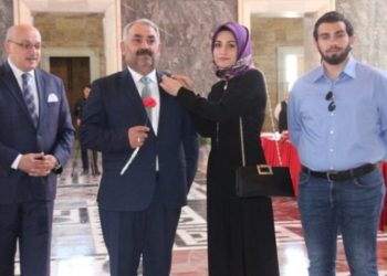 AKP'li Etyemez: &Uuml;lkede yokluk yok, her şeyde bolluk ortada