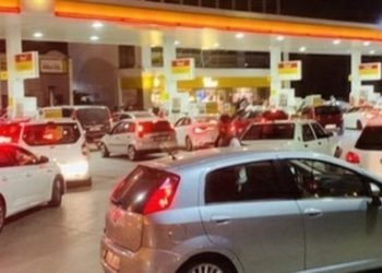 AKP'li vekilin açıklamaları tepki çekti: İstasyonlardaki kuyruk zamdan değil, araç sayısı fazla