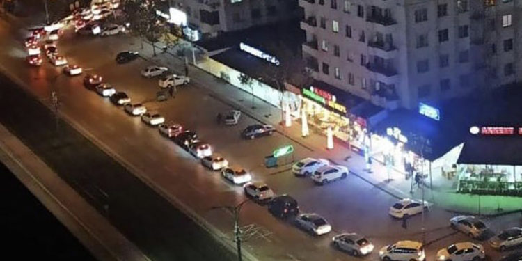 AKP’li Aydemir’den benzin kuyrukları yorumu: Zamdan değil, araç sayısı fazla